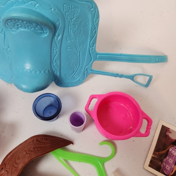 Vintage 1990s Barbie Miniature Accessories Shoes Saddle Baby Parts Pieces 90s - Picture 7 of 10